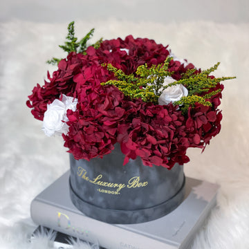 Preserved hydrangea and infinity roses bouquet for flower delivery UK